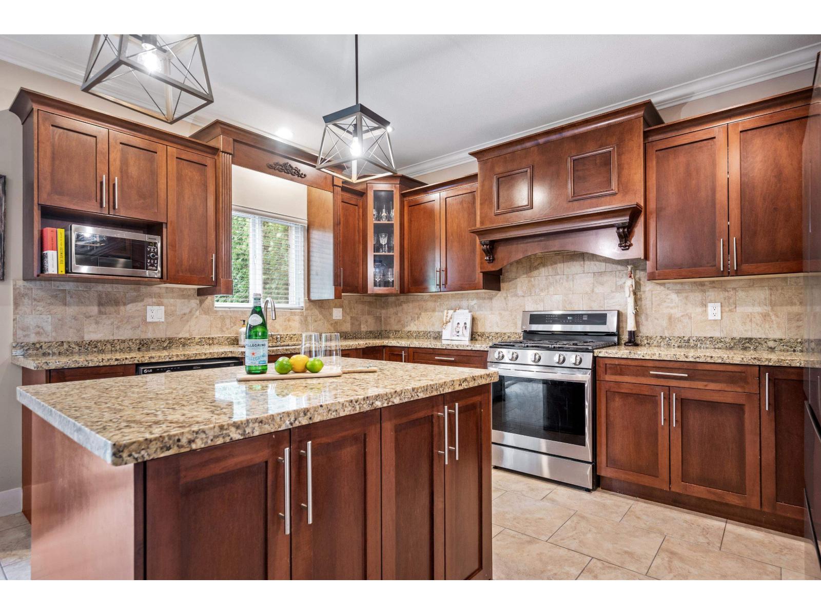 21027 83a Avenue, Langley, British Columbia  V2Y 0C1 - Photo 9 - R3097436