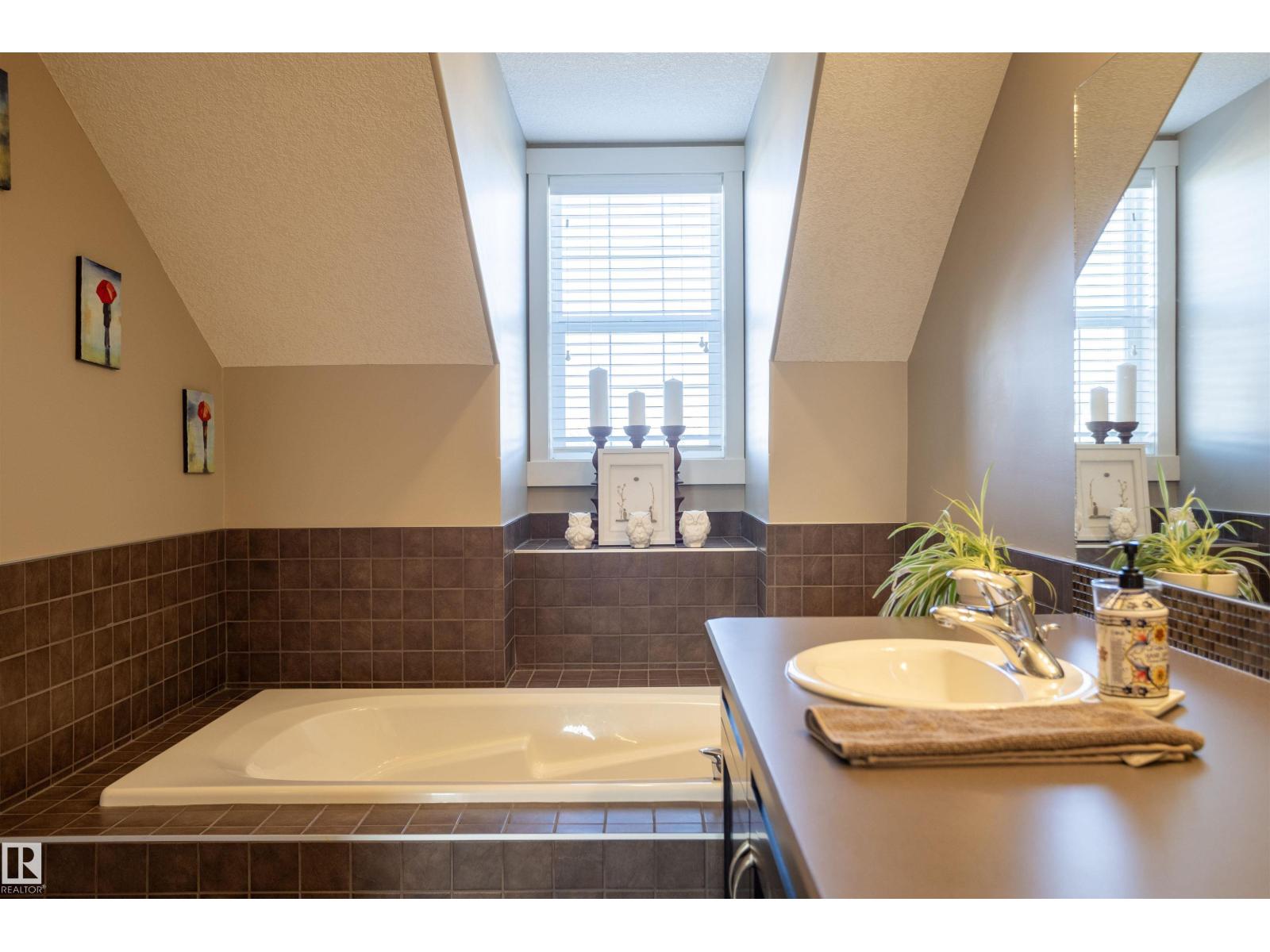 1070 Gault Bv Nw, Edmonton, Alberta  T5E 6N7 - Photo 33 - E4476883