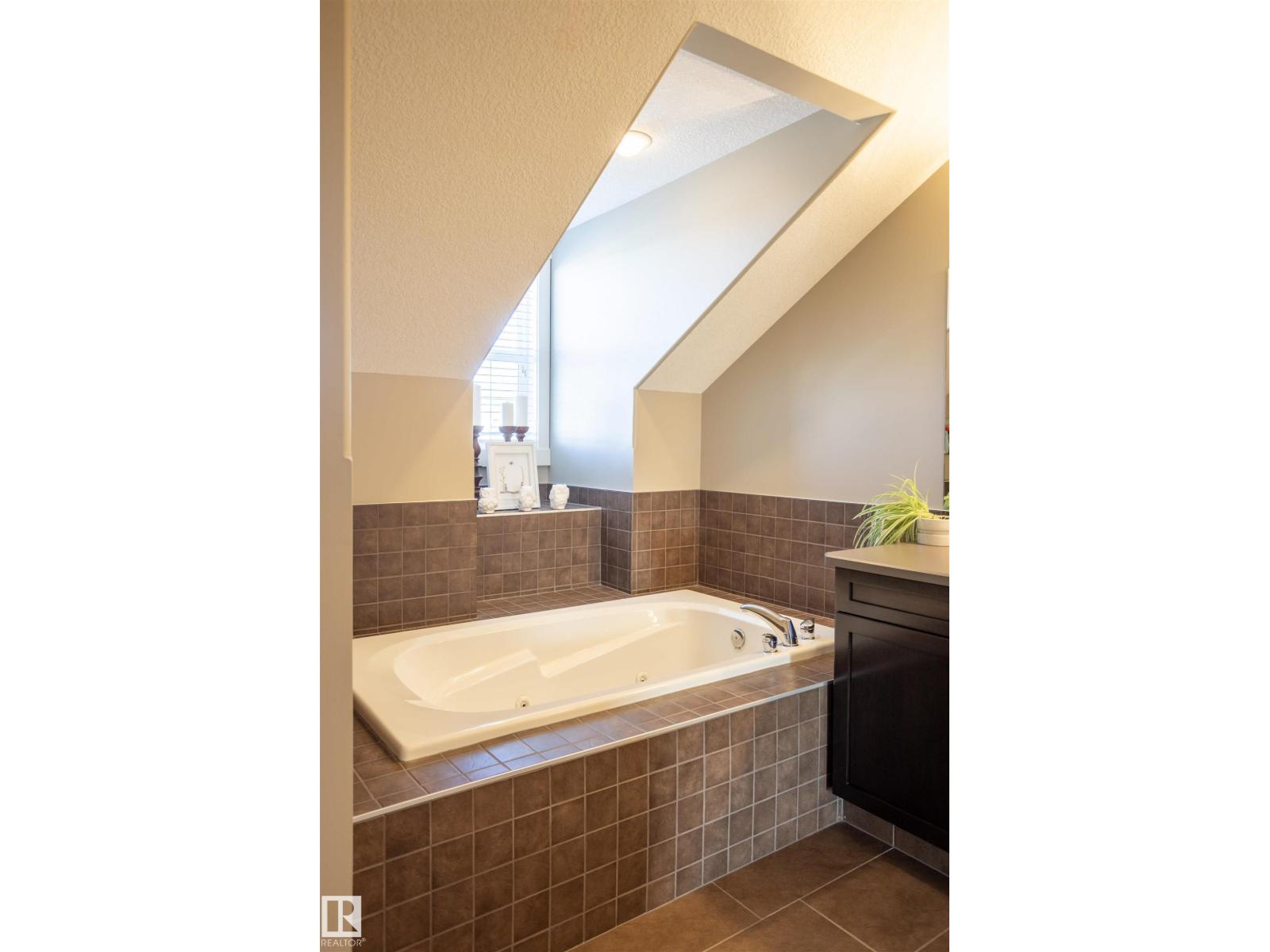 1070 Gault Bv Nw, Edmonton, Alberta  T5E 6N7 - Photo 34 - E4476883