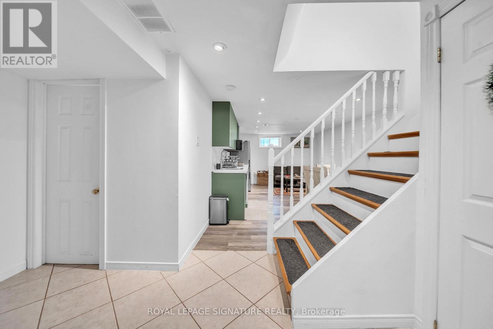 313 Patricia Avenue, Toronto, Ontario  M2R 2M6 - Photo 3 - C12868298