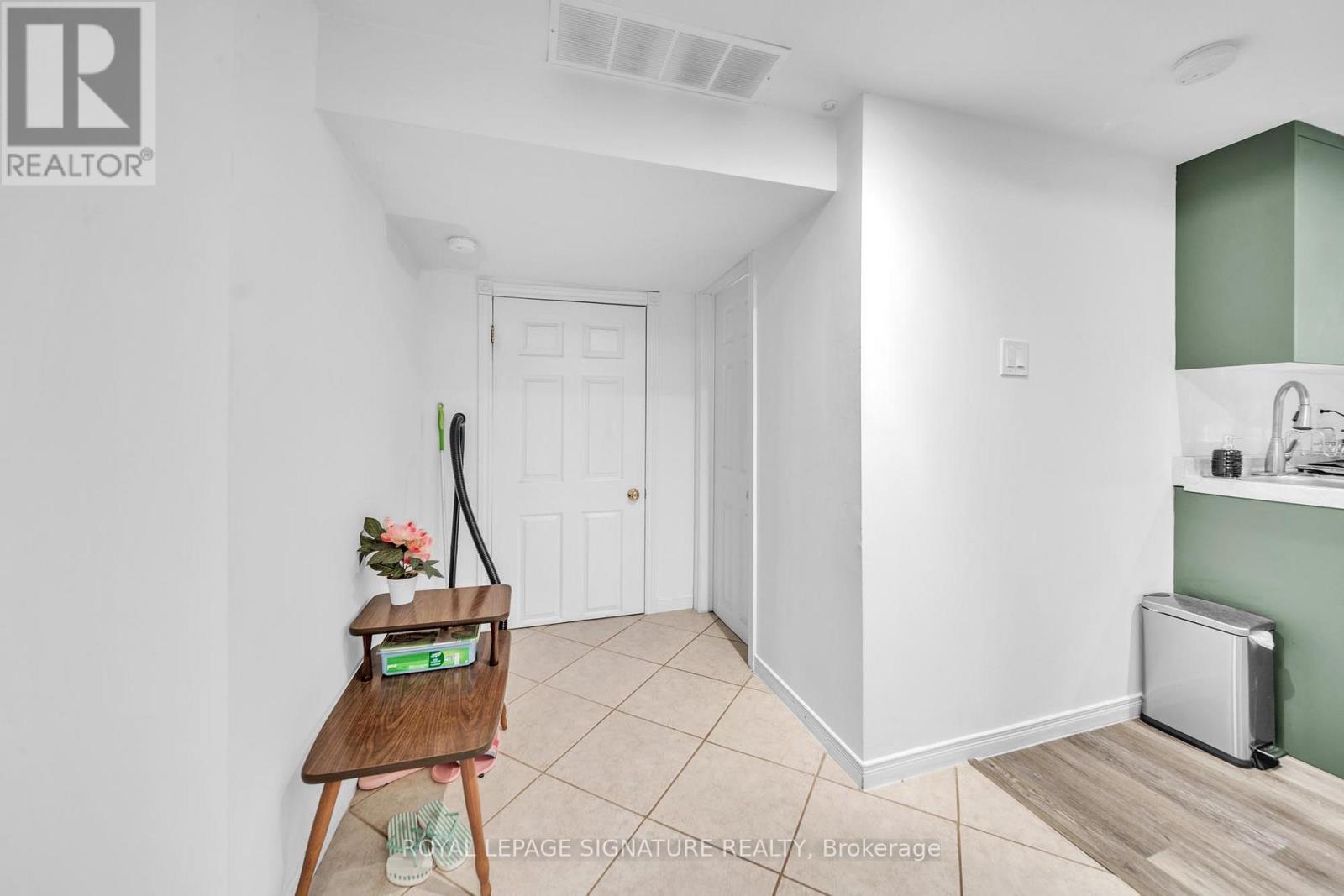 313 Patricia Avenue, Toronto, Ontario  M2R 2M6 - Photo 5 - C12868298