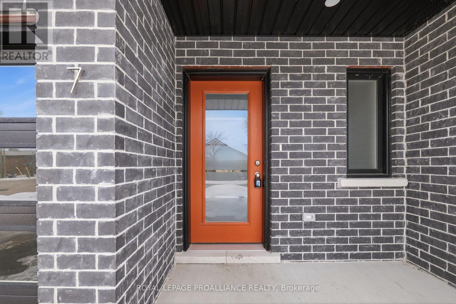 7 Brittany Lane, Quinte West, Ontario  K0K 2C0 - Photo 3 - X12834124