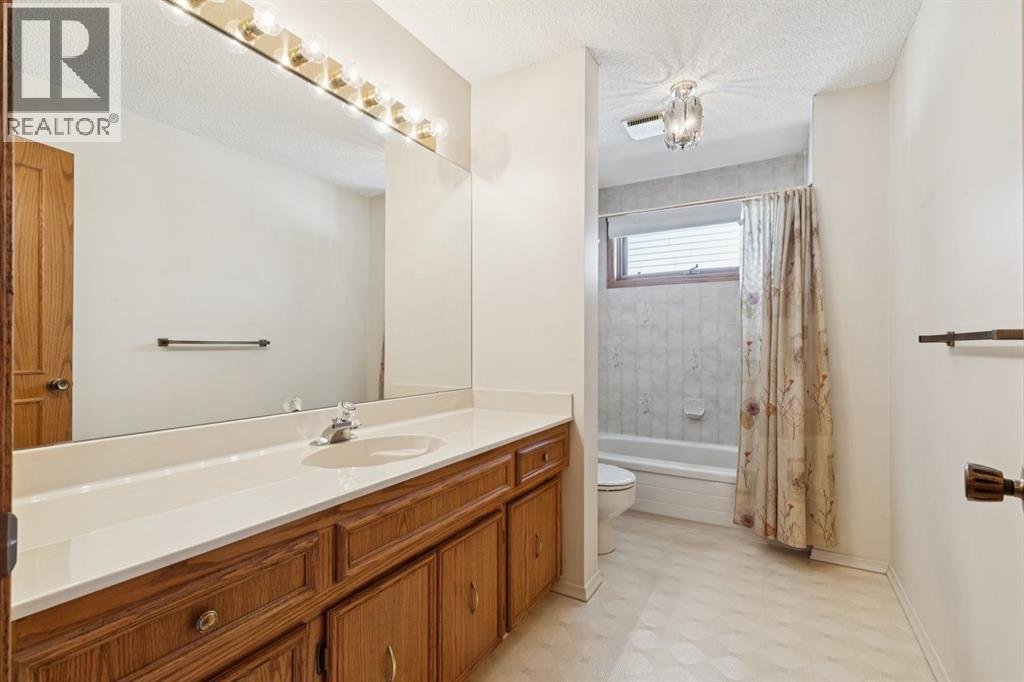 68 Woodstock Road Sw, Calgary, Alberta  T2W 5W2 - Photo 34 - A2289072