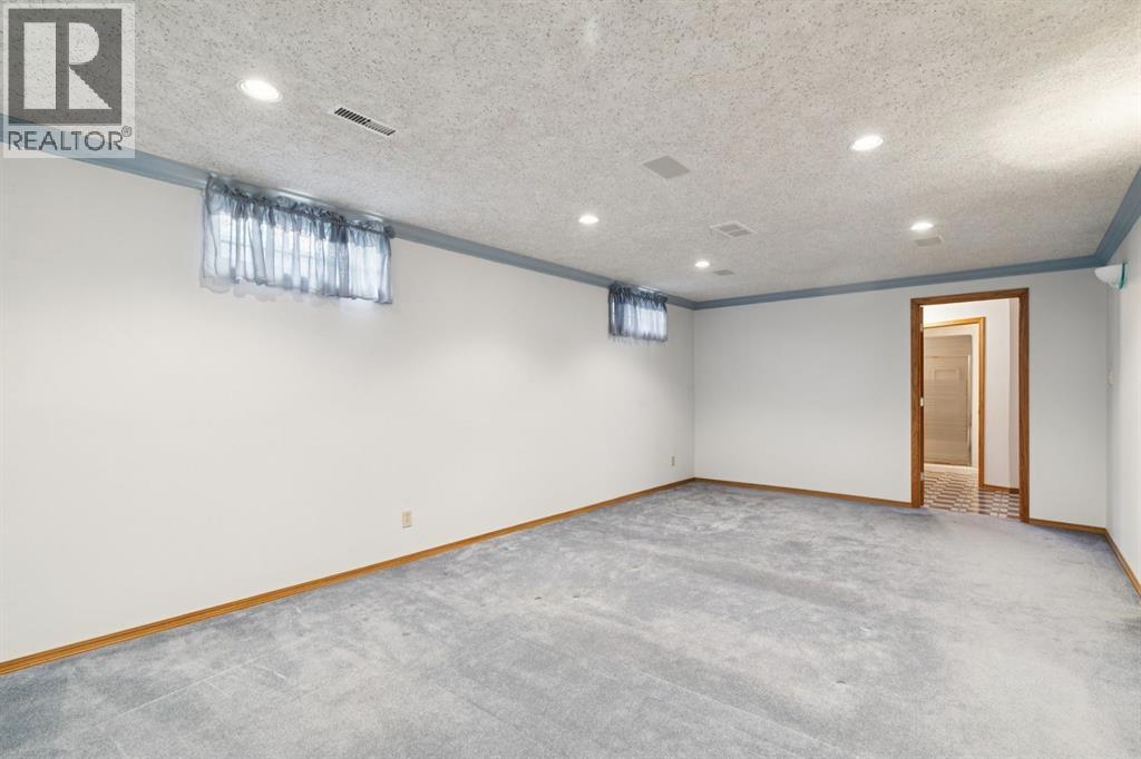 68 Woodstock Road Sw, Calgary, Alberta  T2W 5W2 - Photo 38 - A2289072