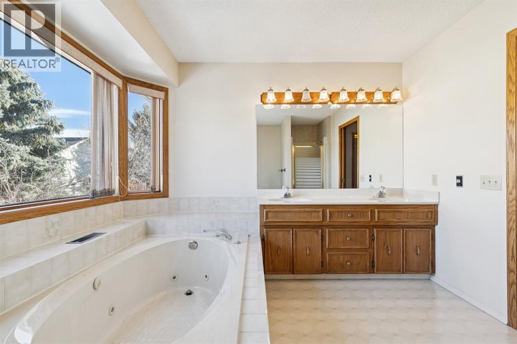 68 Woodstock Road Sw, Calgary, Alberta  T2W 5W2 - Photo 31 - A2289072