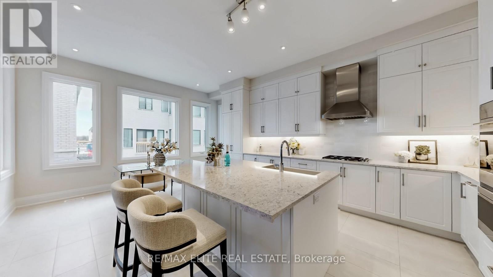 11 Dwell Avenue, Markham, Ontario  L6C 3R3 - Photo 9 - N12870056