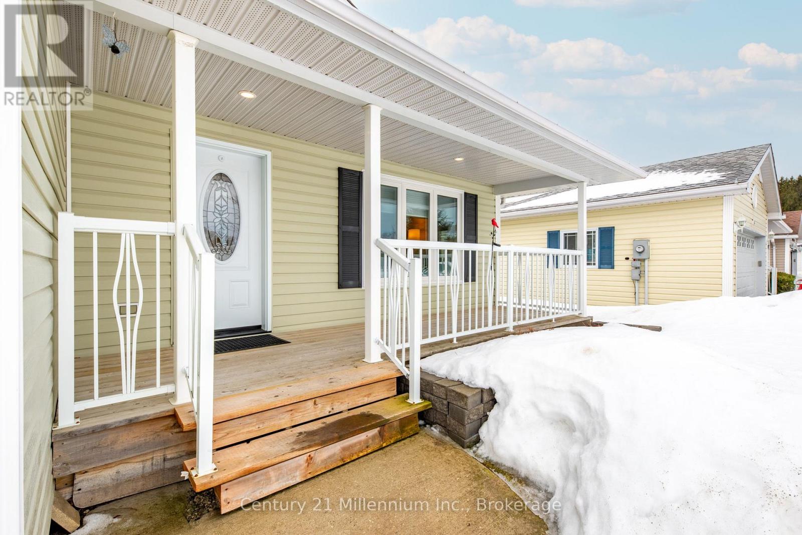 20 Illinois Crescent, Wasaga Beach, Ontario  L9Z 3A8 - Photo 4 - S12872042