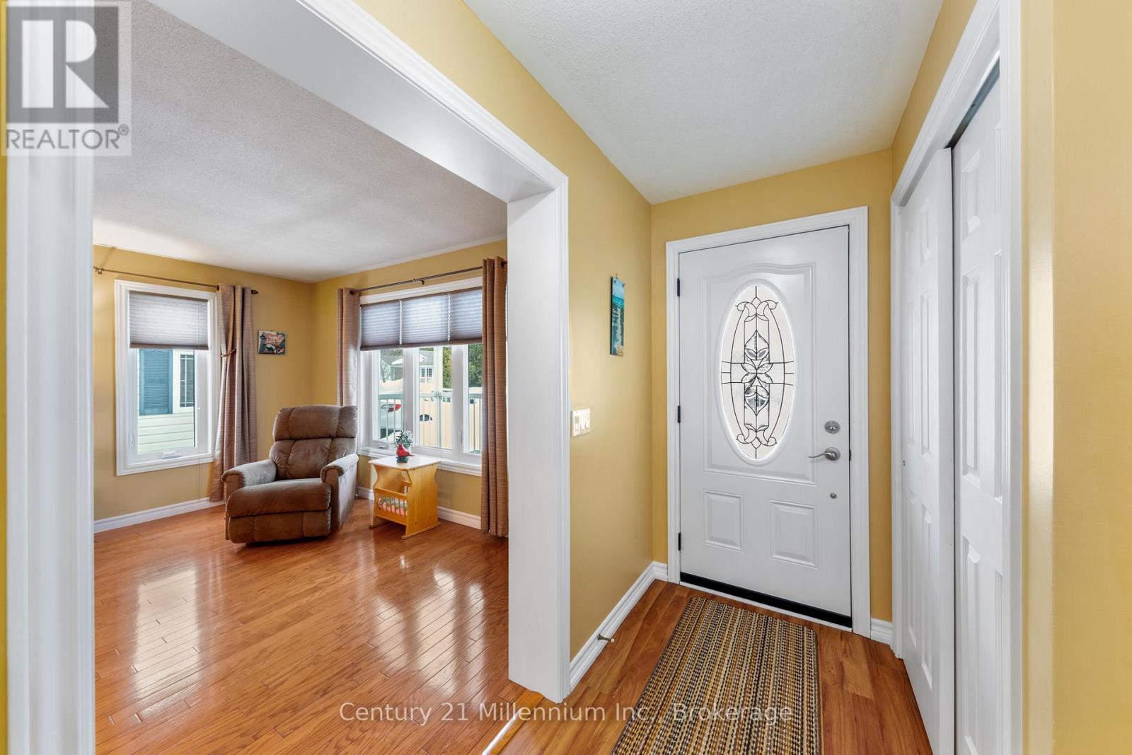 20 Illinois Crescent, Wasaga Beach, Ontario  L9Z 3A8 - Photo 7 - S12872042