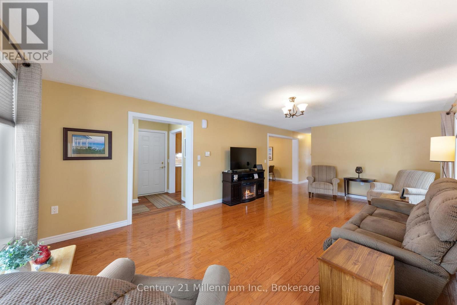 20 Illinois Crescent, Wasaga Beach, Ontario  L9Z 3A8 - Photo 9 - S12872042