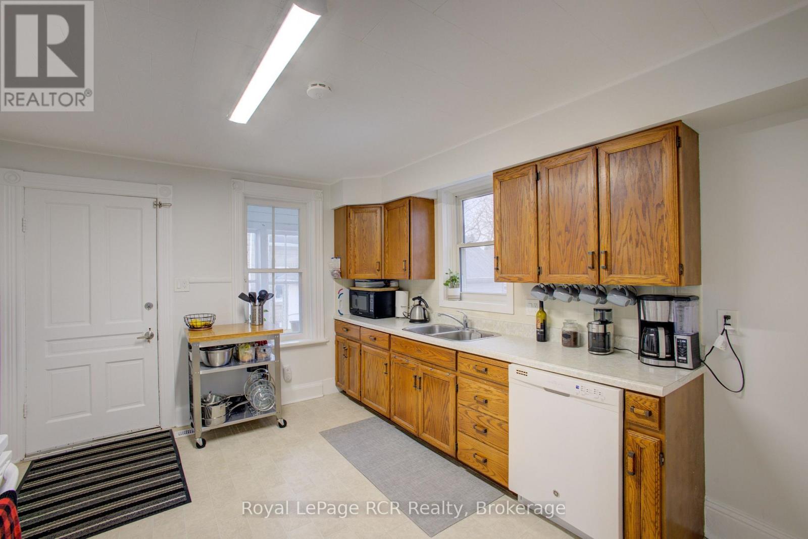 161 Tucker Street, Wellington North, Ontario  N0G 1A0 - Photo 9 - X12872100