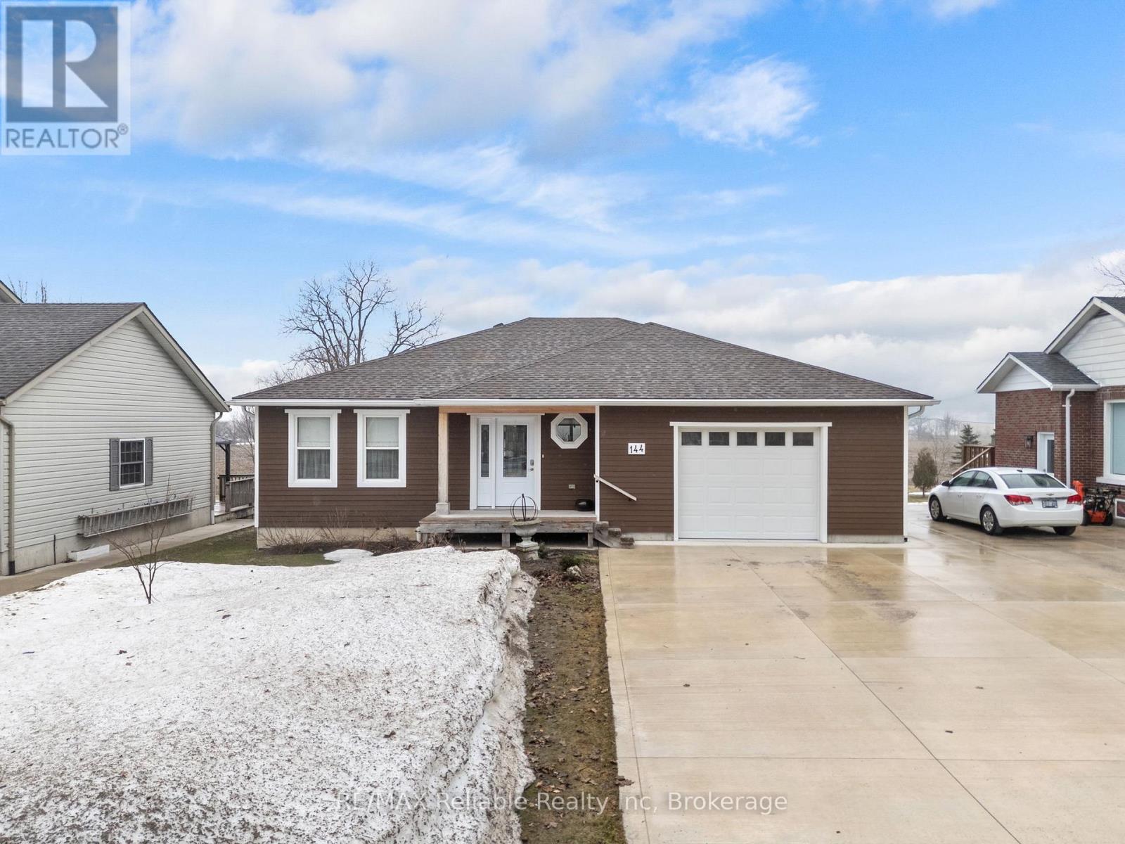 144 James Street, Huron East, Ontario  N0K 1W0 - Photo 2 - X12872156