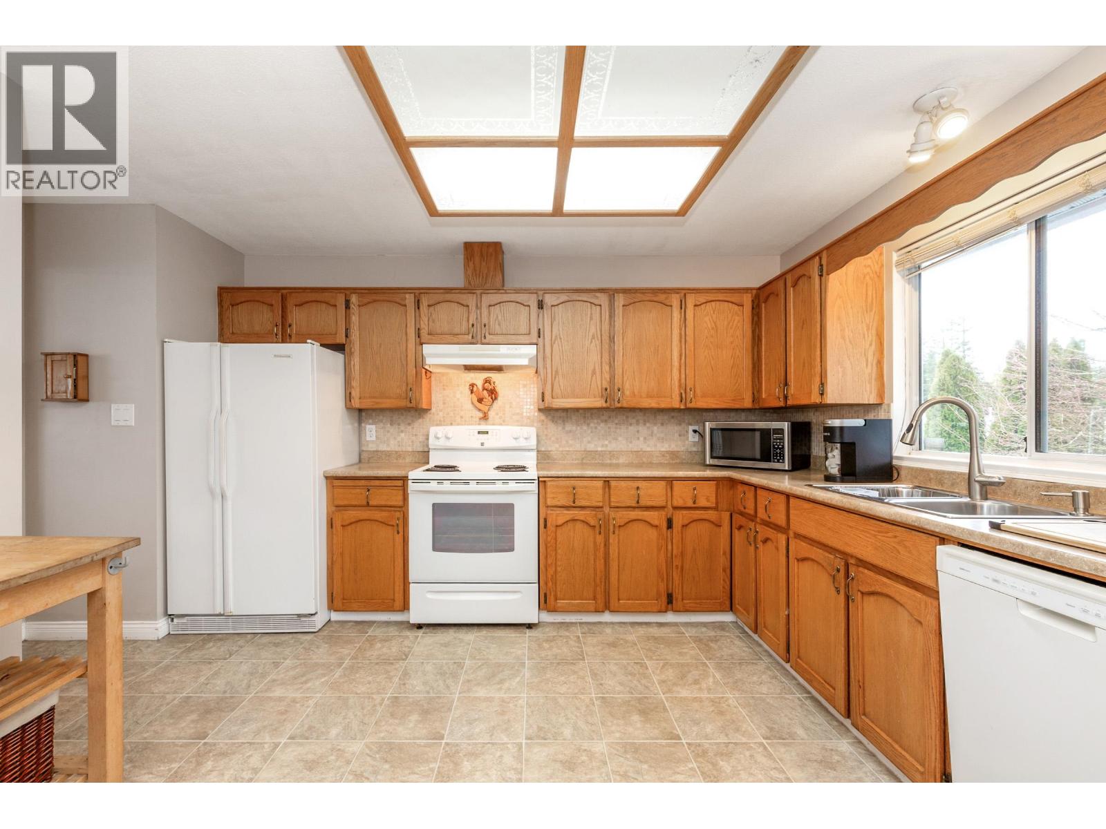 23389 Whippoorwill Avenue, Maple Ridge, British Columbia  V2X 9L8 - Photo 9 - R3098105