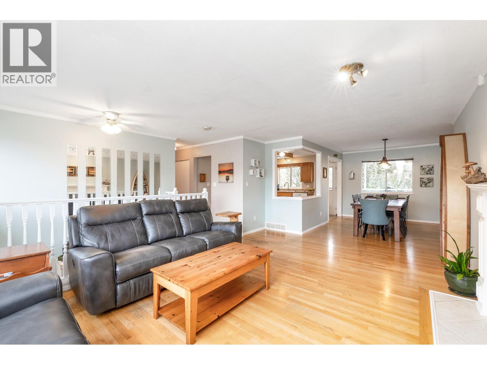 23389 Whippoorwill Avenue, Maple Ridge, British Columbia  V2X 9L8 - Photo 5 - R3098105