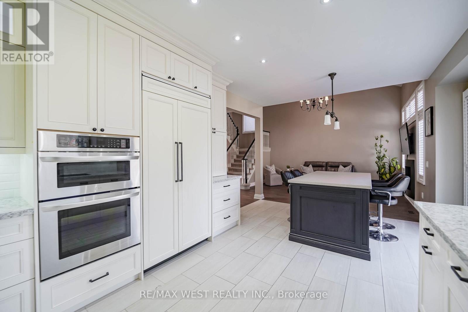 181 Thicket Crescent, Pickering (Highbush), Ontario  L1V 6S8 - Photo 7 - E12872026