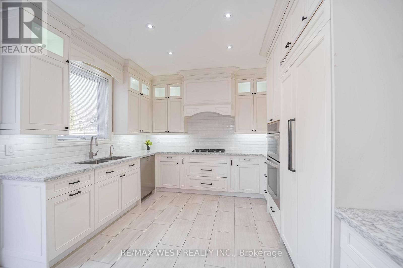 181 Thicket Crescent, Pickering (Highbush), Ontario  L1V 6S8 - Photo 8 - E12872026