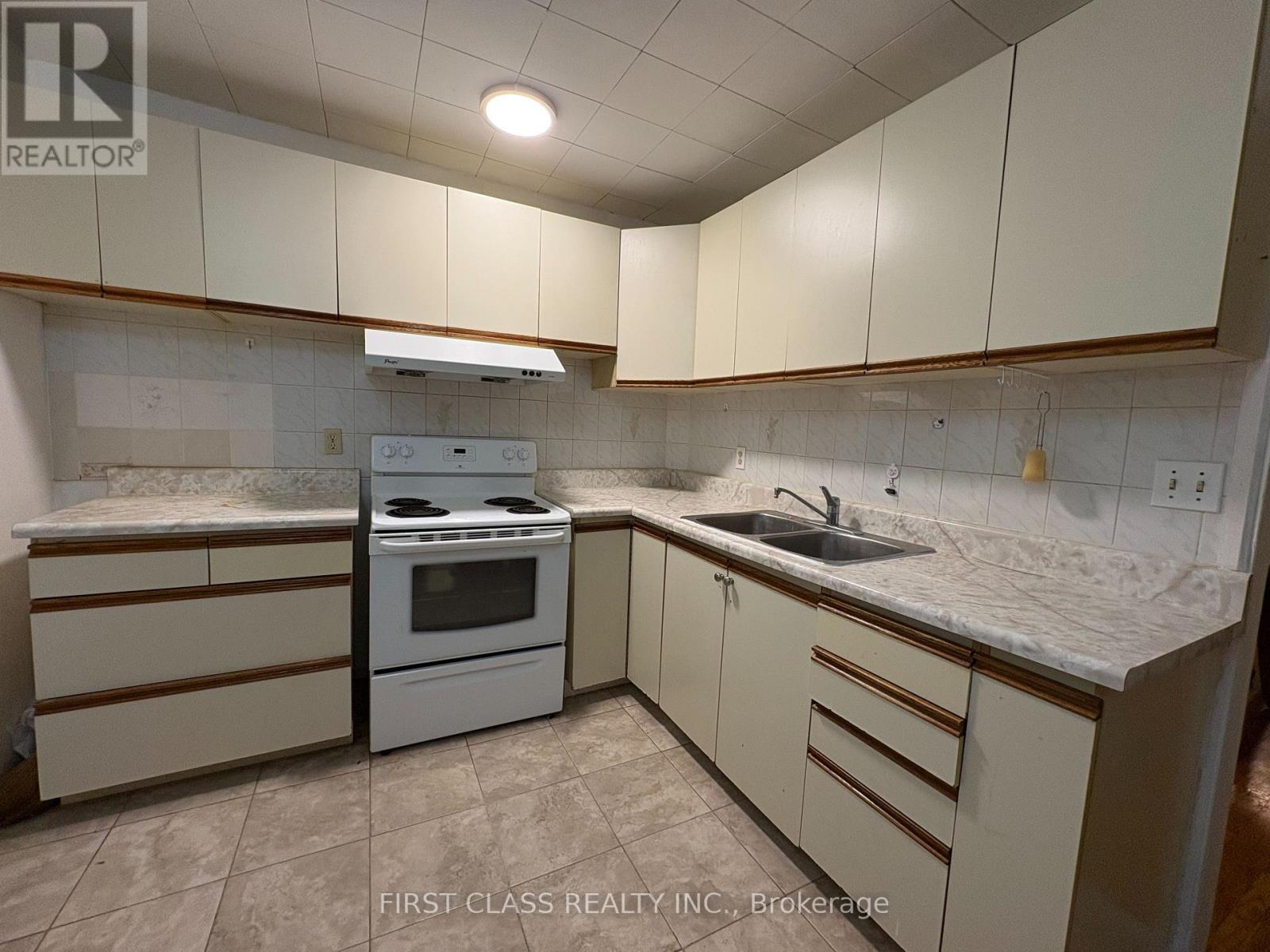 2471 Gerrard Street E, Toronto (East End-Danforth), Ontario  M4E 2G3 - Photo 9 - E12872036