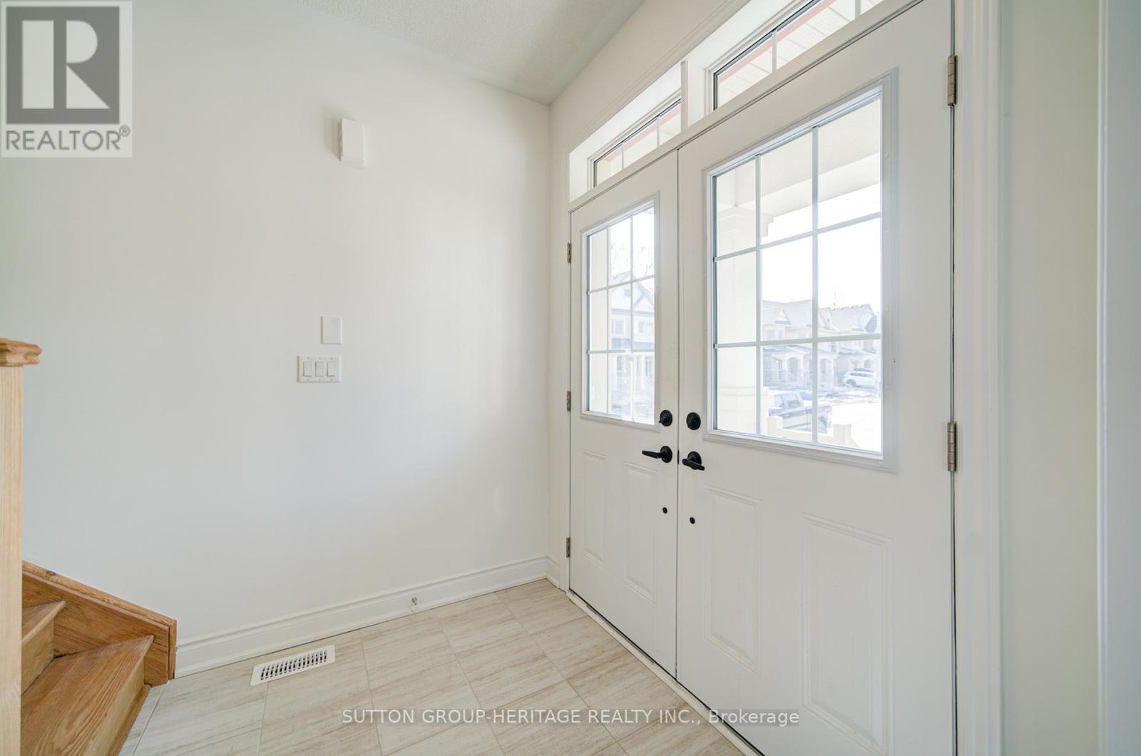 21 Deer Creek Court, Toronto, Ontario  M1C 1N8 - Photo 3 - E12872134