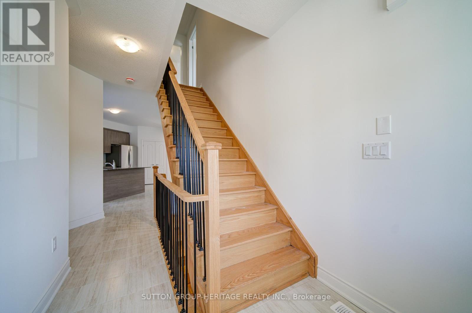 21 Deer Creek Court, Toronto, Ontario  M1C 1N8 - Photo 6 - E12872134