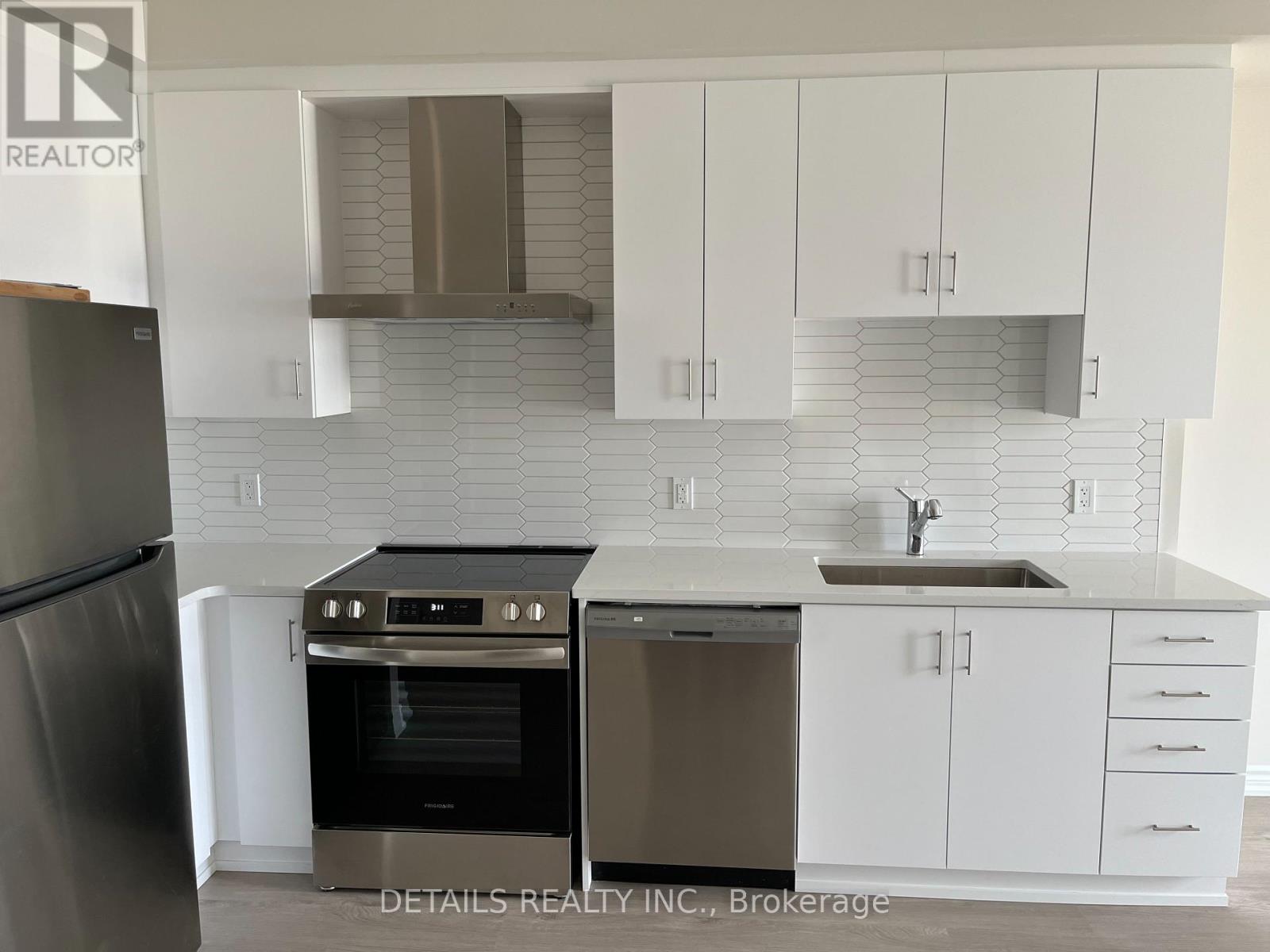 403 - 1350 Hemlock Road, Ottawa, Ontario  K1K 5C2 - Photo 4 - X12872086