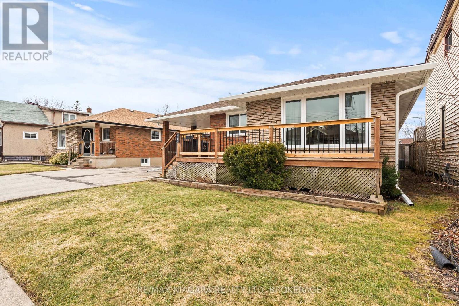 447 David Street, Welland, Ontario  L3B 2B7 - Photo 2 - X12872088