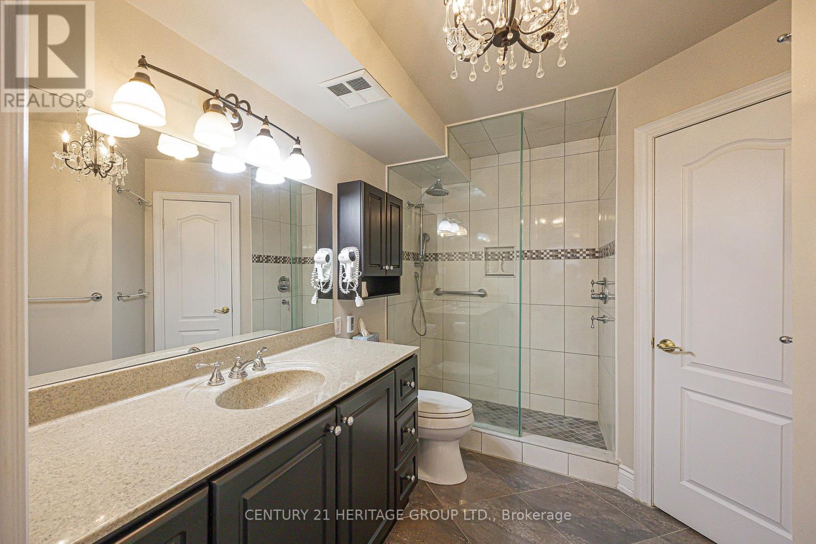 227 - 155 Main Street N, Newmarket (Bristol-London), Ontario  L3Y 8C2 - Photo 2 - N12871926