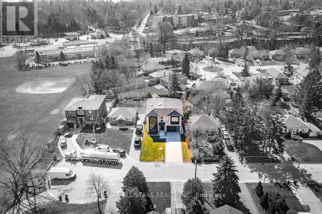 <div class="slider-price">$2,099,000</div><p>93 Cree Avenue, Toronto, Ontario</p>