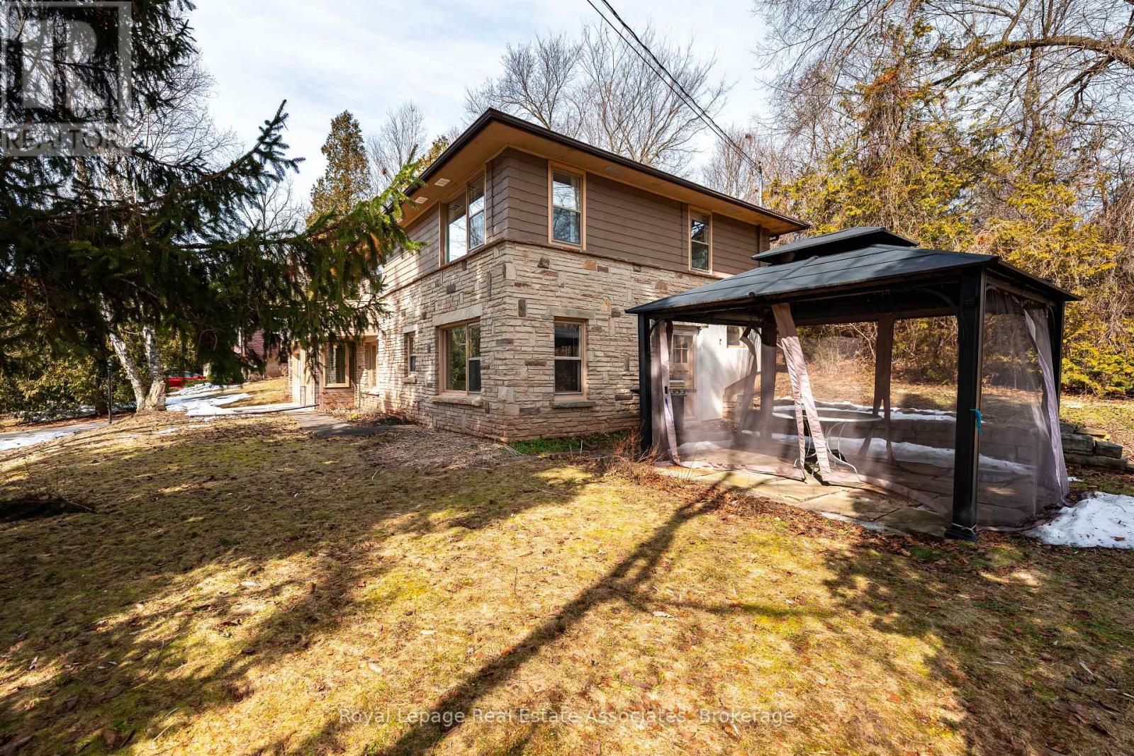 8 Ann Street, Halton Hills, Ontario  L7G 2V2 - Photo 36 - W12871886