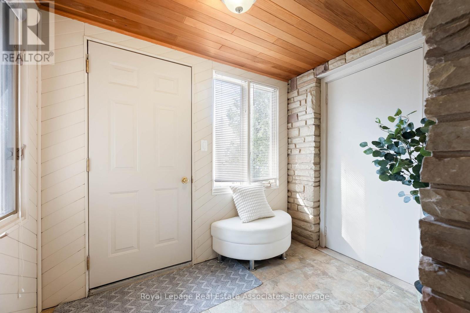 8 Ann Street, Halton Hills, Ontario  L7G 2V2 - Photo 4 - W12871886