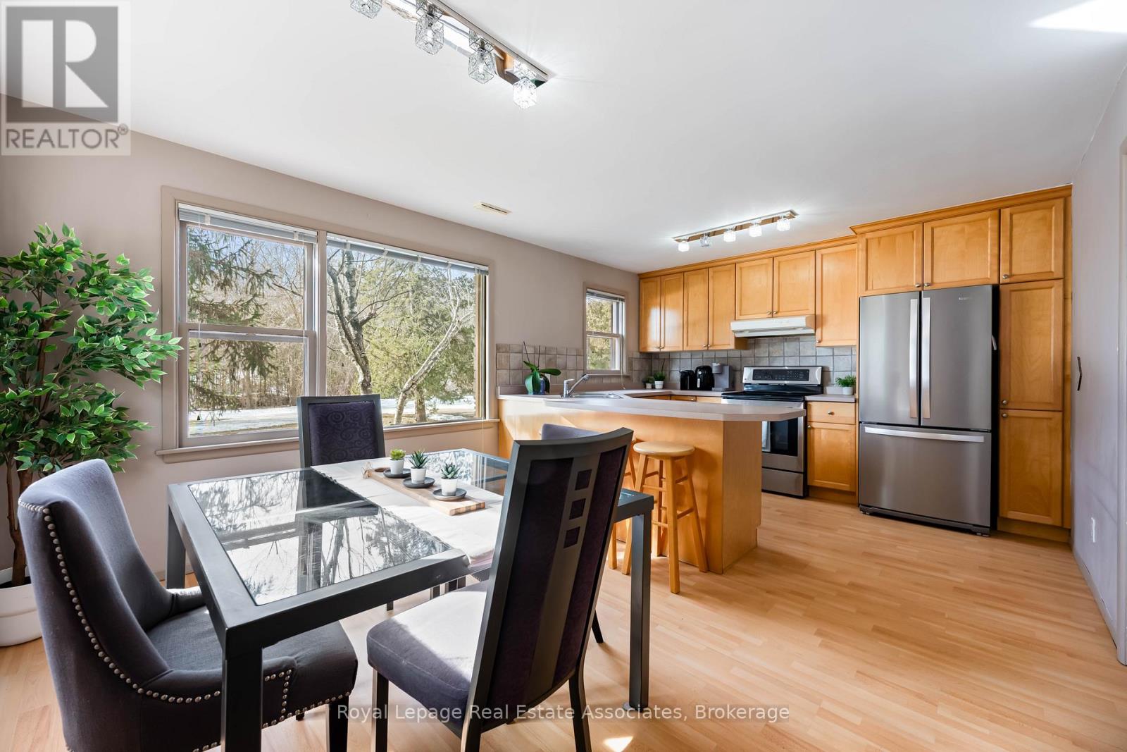 8 Ann Street, Halton Hills, Ontario  L7G 2V2 - Photo 5 - W12871886