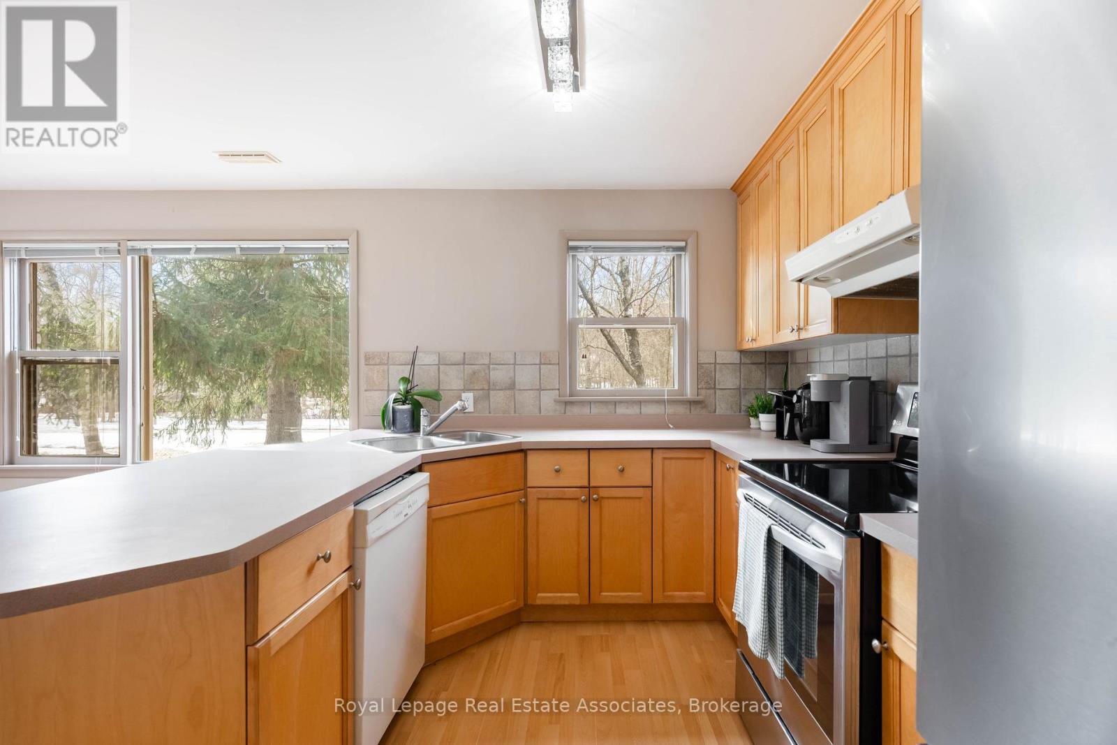 8 Ann Street, Halton Hills, Ontario  L7G 2V2 - Photo 8 - W12871886