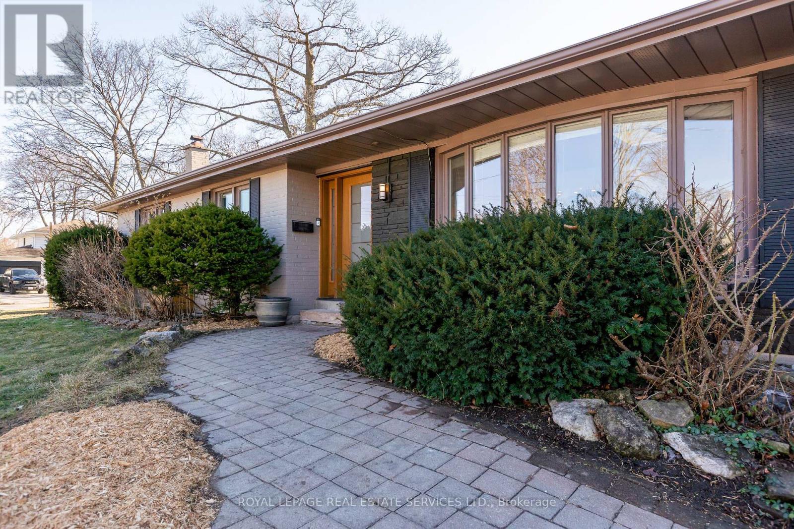 2132 Denise Road, Mississauga, Ontario  L4X 1J1 - Photo 2 - W12871902