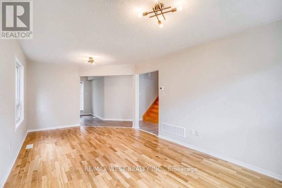 256 Brisdale Drive, Brampton, Ontario  L7A 2T3 - Photo 4 - W12872040