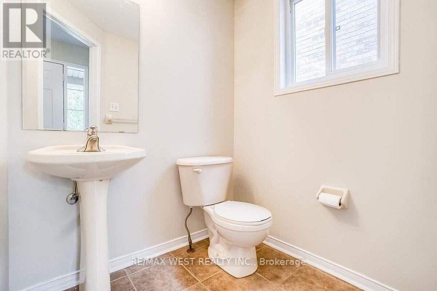 256 Brisdale Drive, Brampton, Ontario  L7A 2T3 - Photo 9 - W12872040