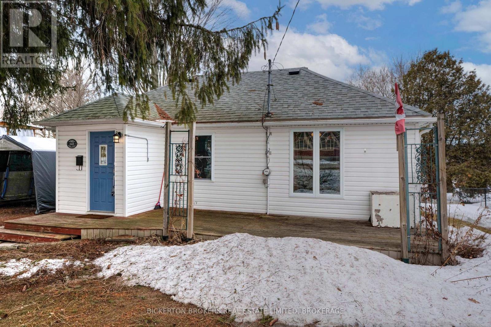 142 Hellen Street, Leeds And The Thousand Islands, Ontario  K0H 2N0 - Photo 2 - X12872140