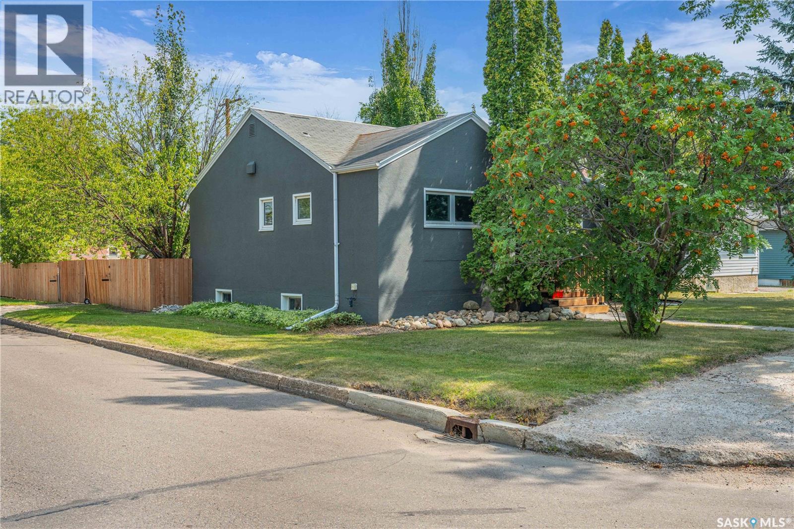 1492 95th Street, North Battleford, Saskatchewan  S9A 0G6 - Photo 2 - SK030204