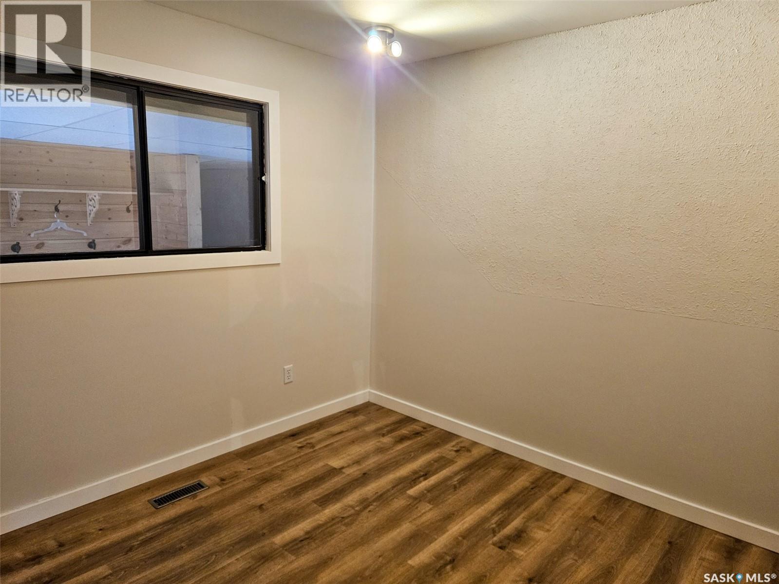 20 Centennial Drive, Mossbank, Saskatchewan  S0H 3G0 - Photo 10 - SK030193