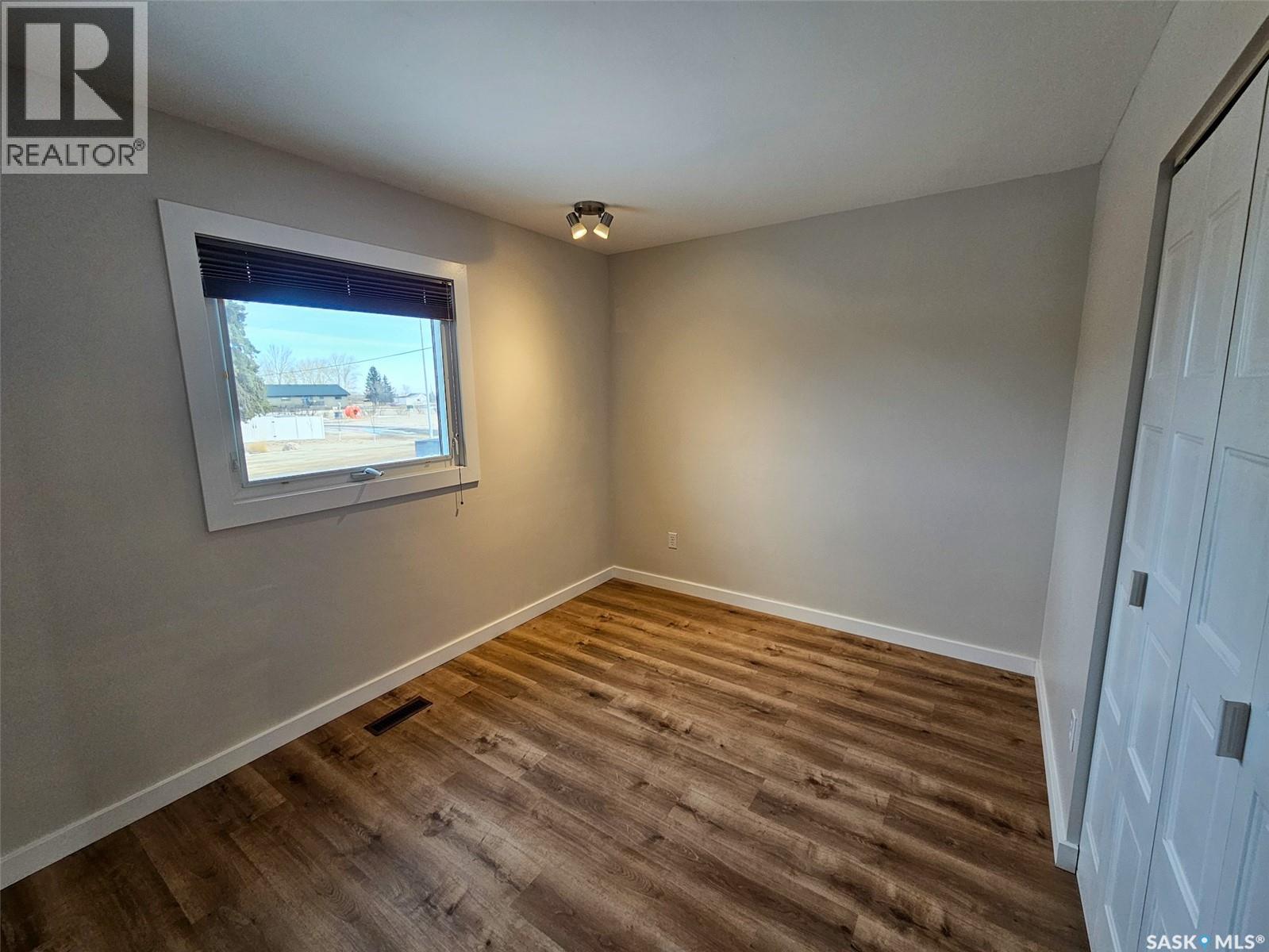 20 Centennial Drive, Mossbank, Saskatchewan  S0H 3G0 - Photo 11 - SK030193