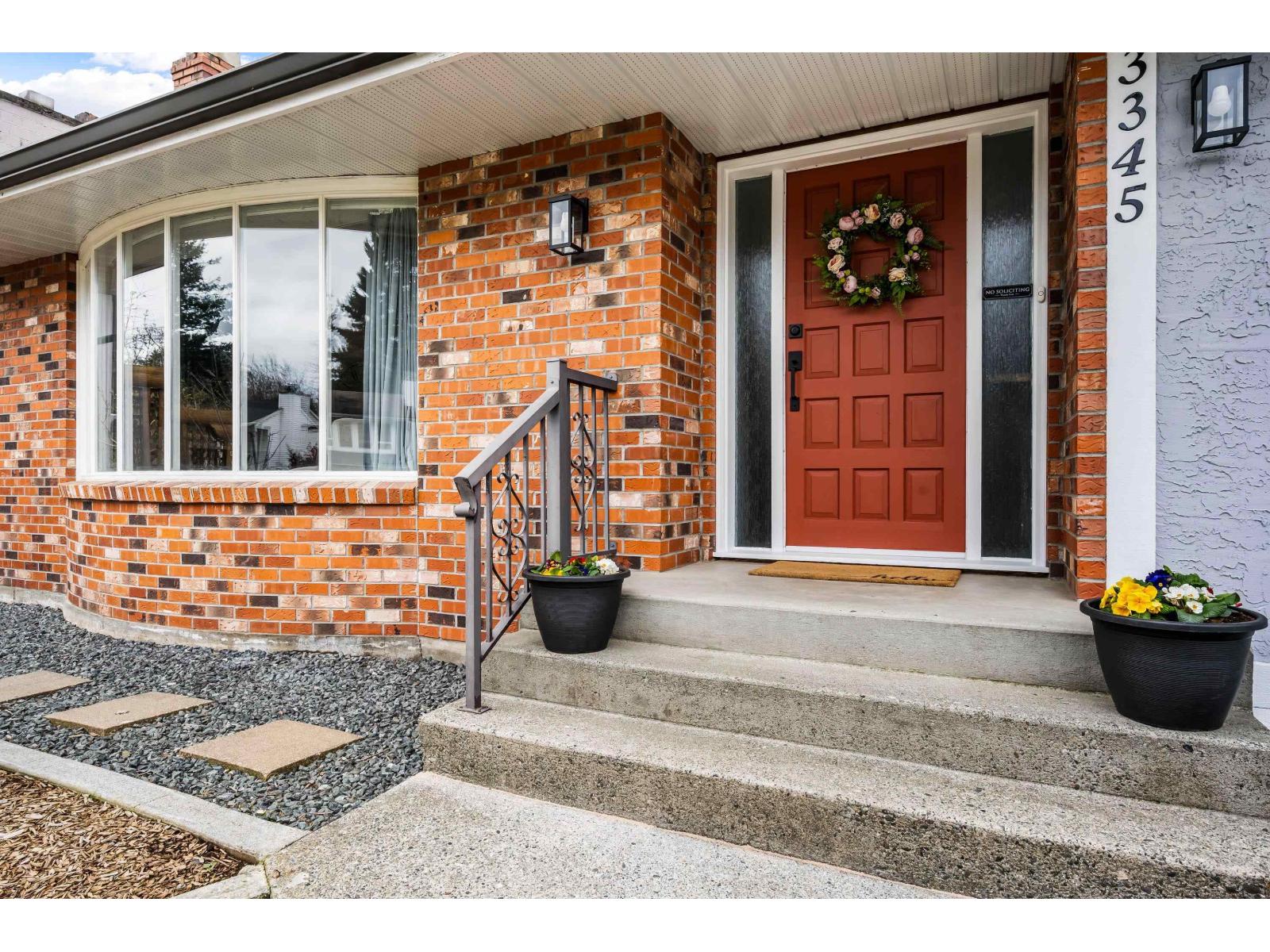 3345 Vernon Terrace, Abbotsford, British Columbia  V2S 6N5 - Photo 2 - R3098717