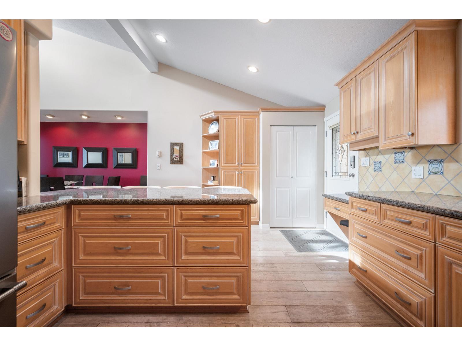 15456 Columbia Avenue, White Rock, British Columbia  V4B 1K2 - Photo 21 - R3098251