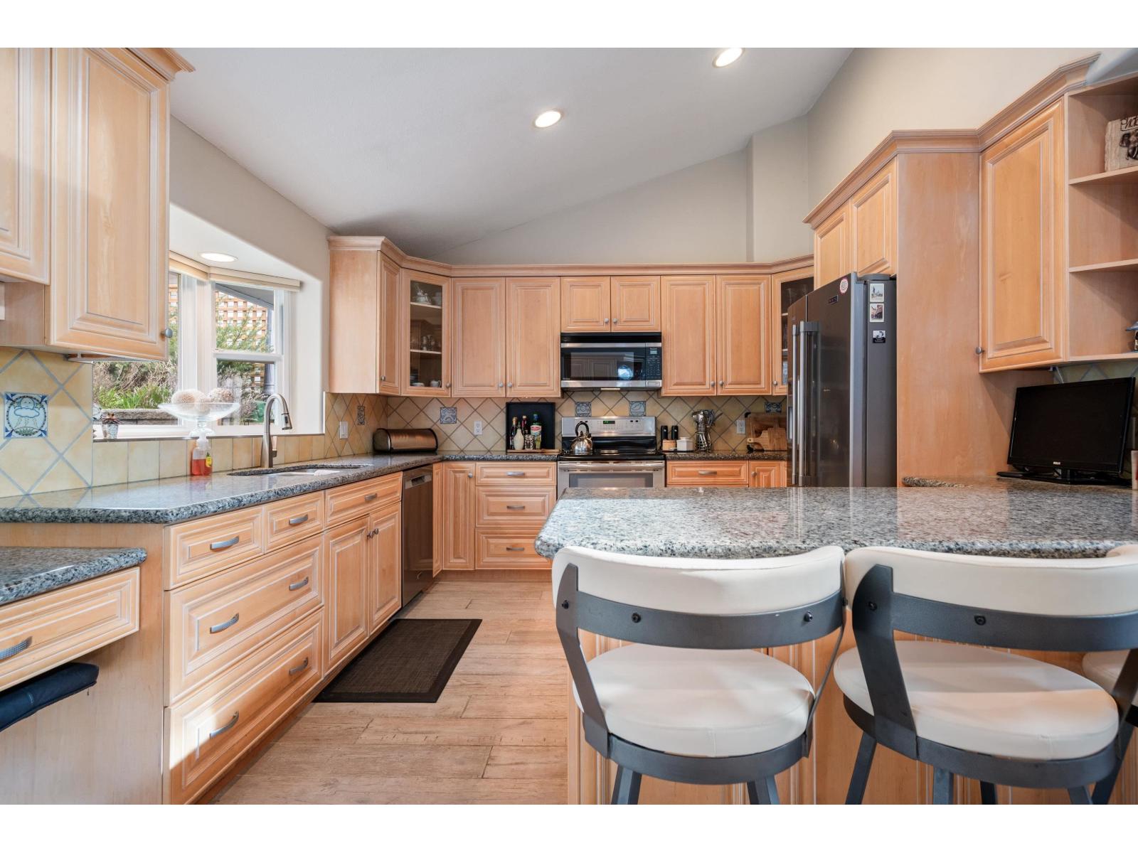 15456 Columbia Avenue, White Rock, British Columbia  V4B 1K2 - Photo 19 - R3098251