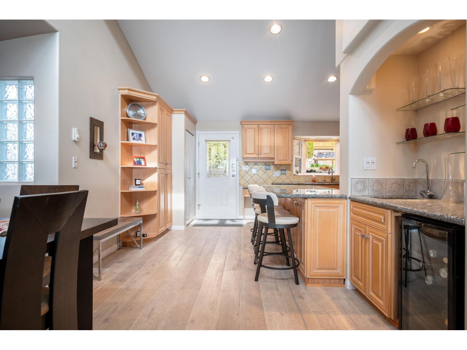 15456 Columbia Avenue, White Rock, British Columbia  V4B 1K2 - Photo 17 - R3098251