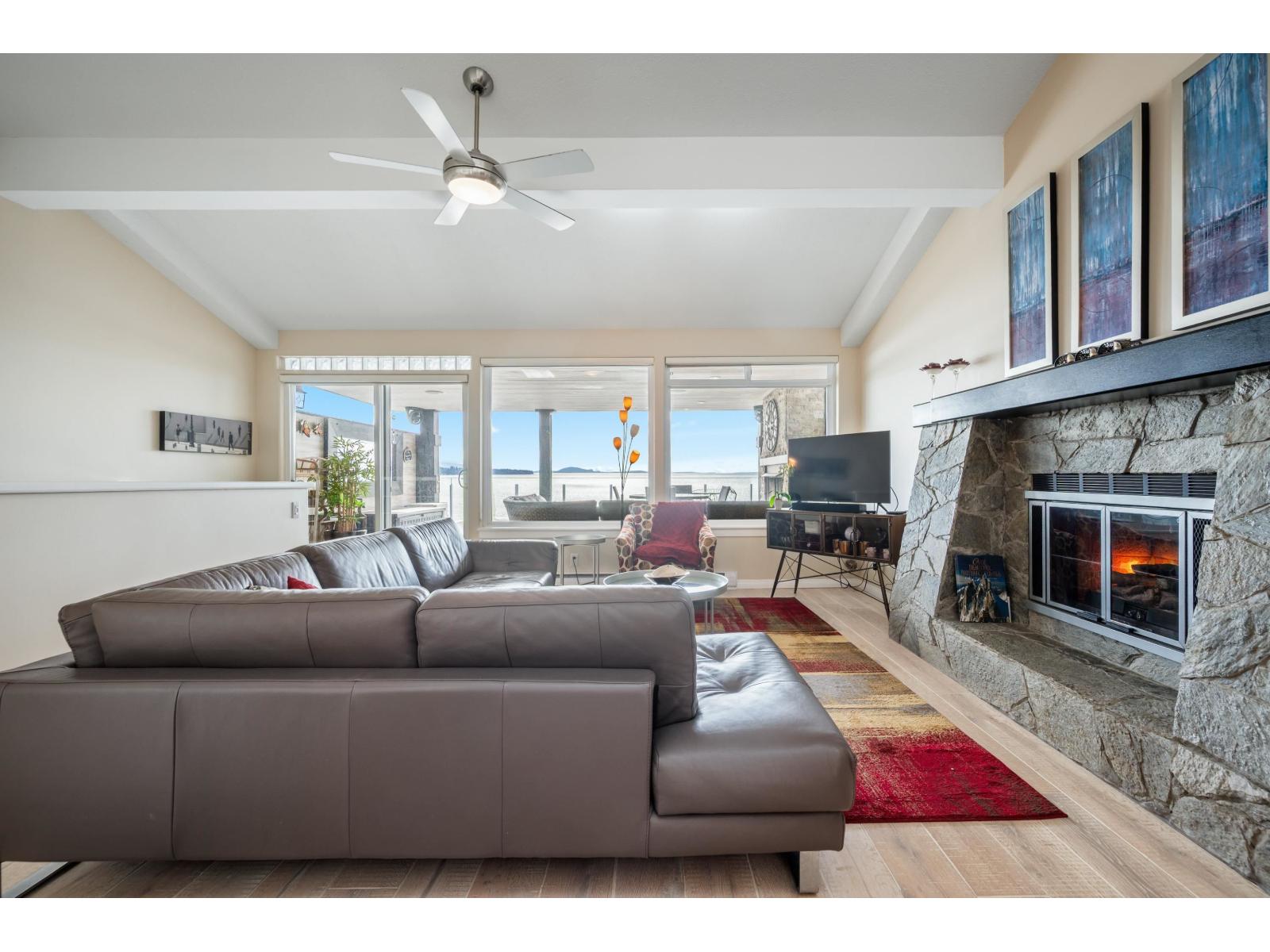 15456 Columbia Avenue, White Rock, British Columbia  V4B 1K2 - Photo 6 - R3098251