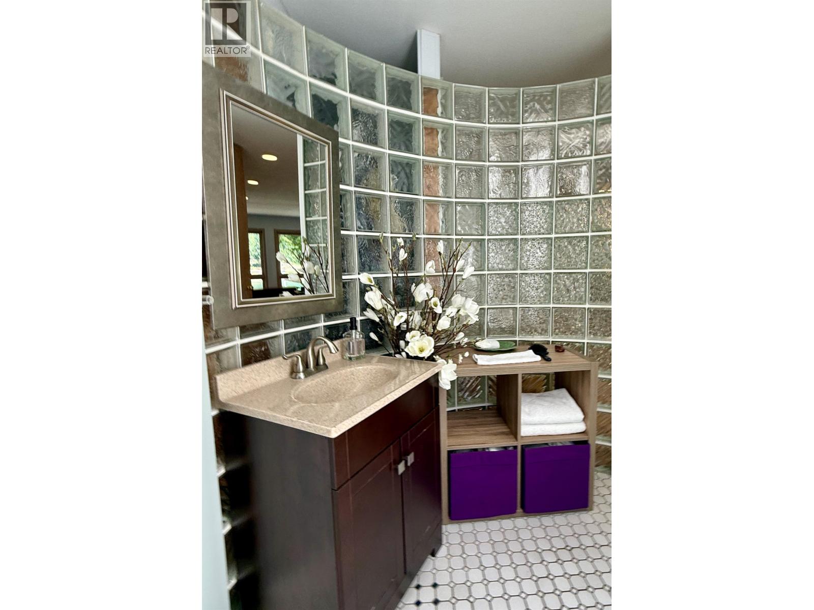 12879-12881 Sunshine Coast Highway, Madeira Park, British Columbia  V0N 2H1 - Photo 23 - R2988205