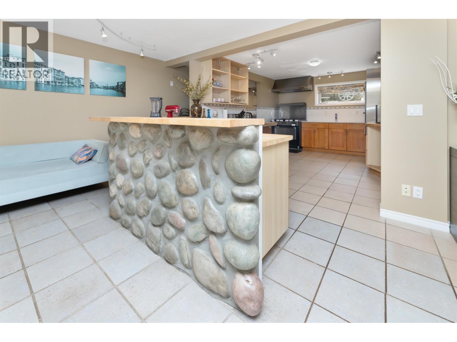 12879-12881 Sunshine Coast Highway, Madeira Park, British Columbia  V0N 2H1 - Photo 28 - R2988205