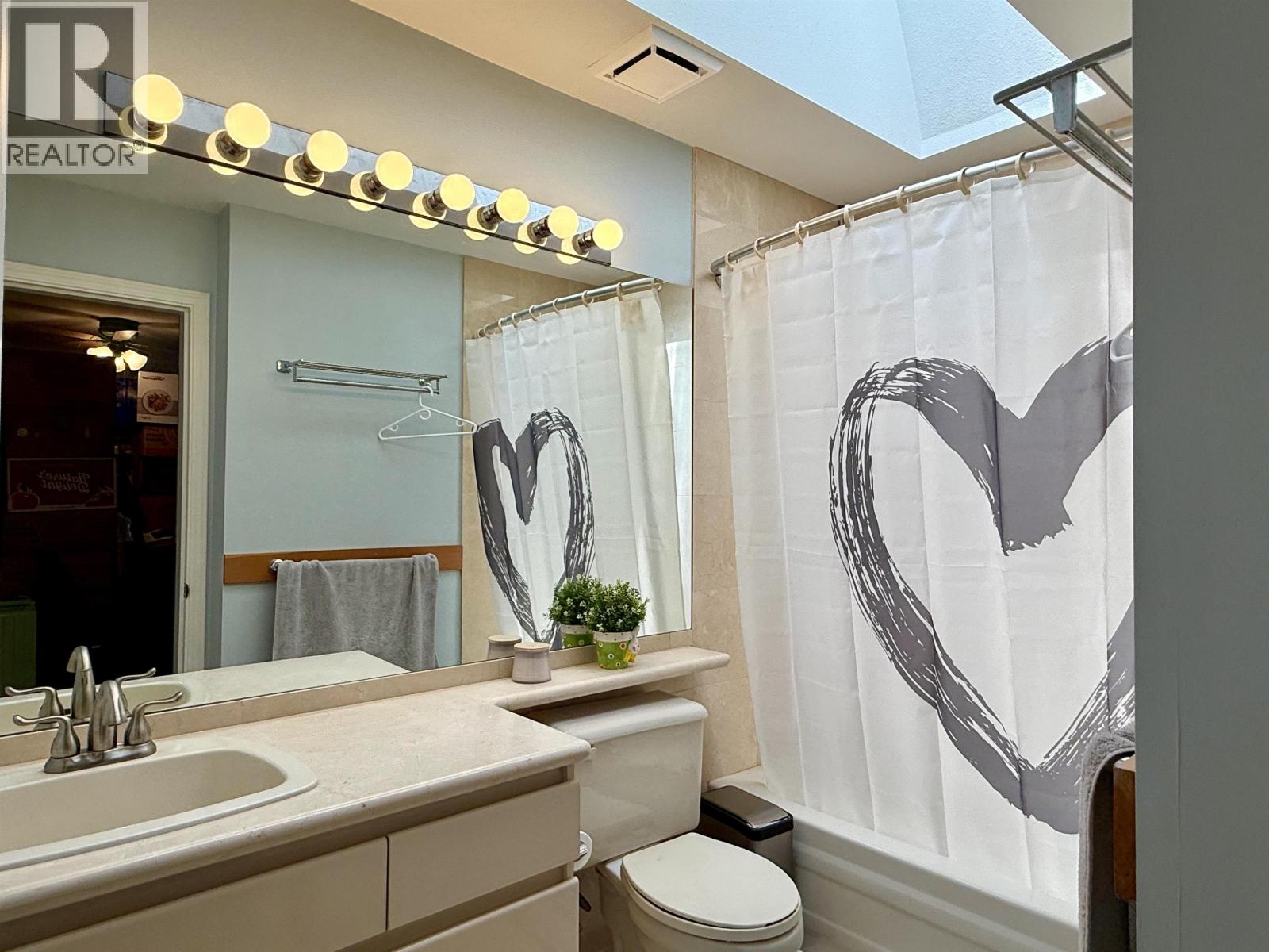 12879-12881 Sunshine Coast Highway, Madeira Park, British Columbia  V0N 2H1 - Photo 25 - R2988205