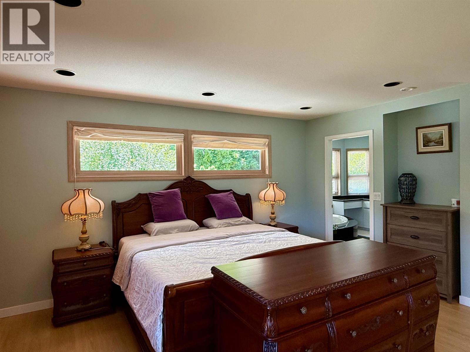 12879-12881 Sunshine Coast Highway, Madeira Park, British Columbia  V0N 2H1 - Photo 22 - R2988205