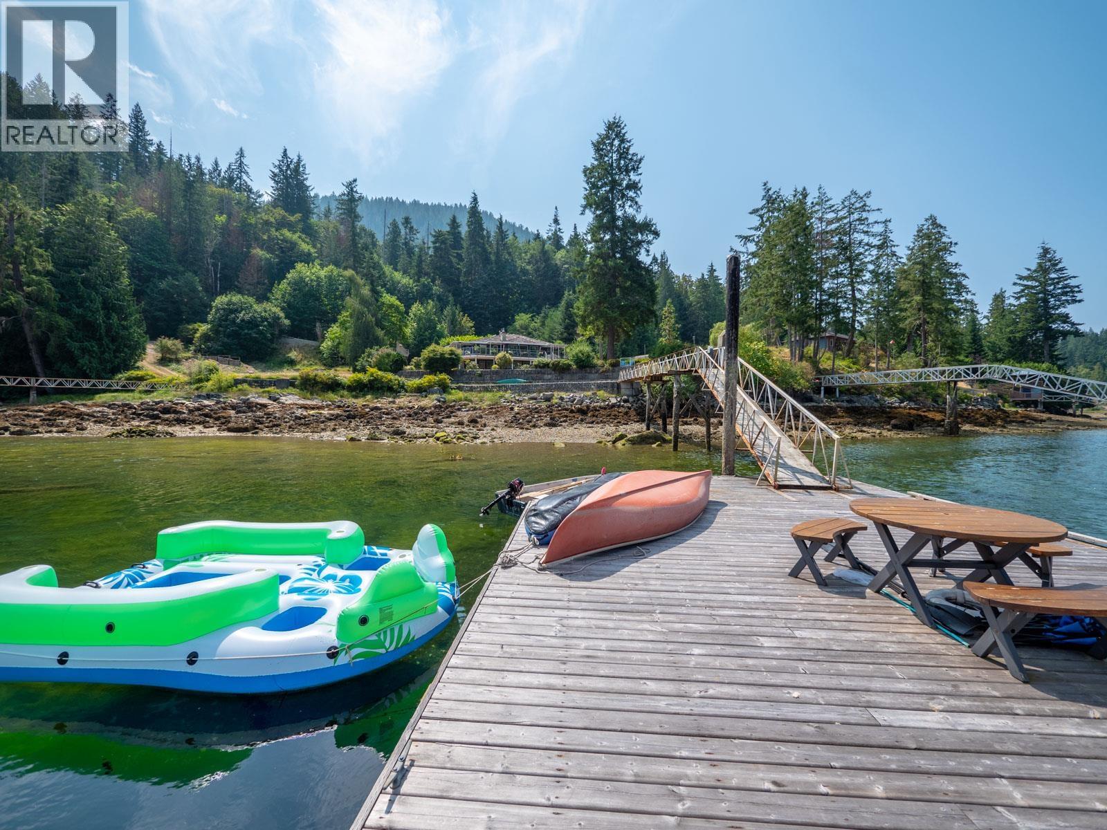 12879-12881 Sunshine Coast Highway, Madeira Park, British Columbia  V0N 2H1 - Photo 17 - R2988205