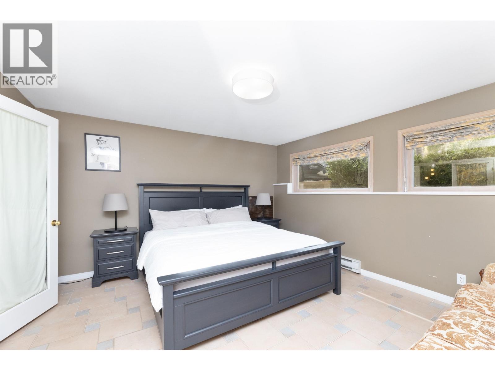 12879-12881 Sunshine Coast Highway, Madeira Park, British Columbia  V0N 2H1 - Photo 29 - R2988205