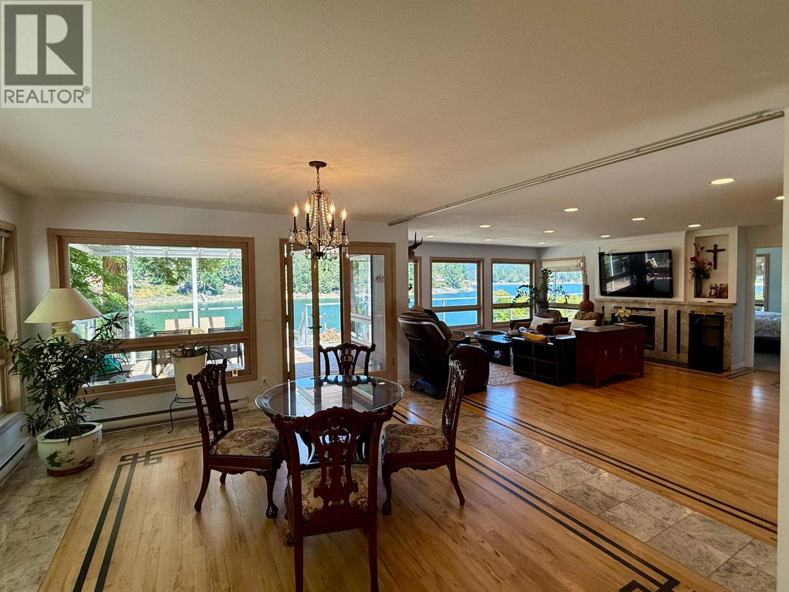 12879-12881 Sunshine Coast Highway, Madeira Park, British Columbia  V0N 2H1 - Photo 6 - R2988205