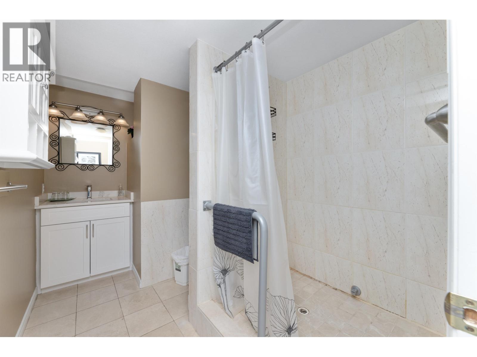 12879-12881 Sunshine Coast Highway, Madeira Park, British Columbia  V0N 2H1 - Photo 35 - R2988205